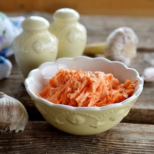 Салат из моркови с сыром
