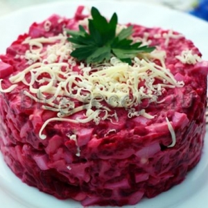 Свекольный салат с крабовыми палочками
